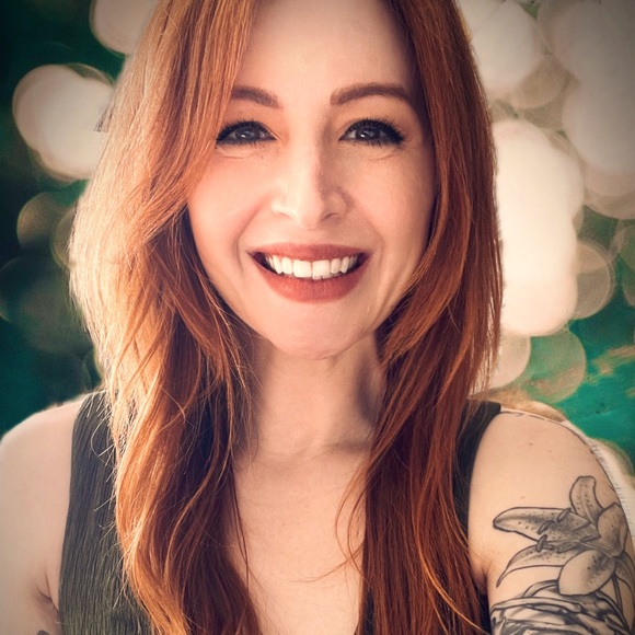 Meet your Posher, Laura - Picture 1 of 1